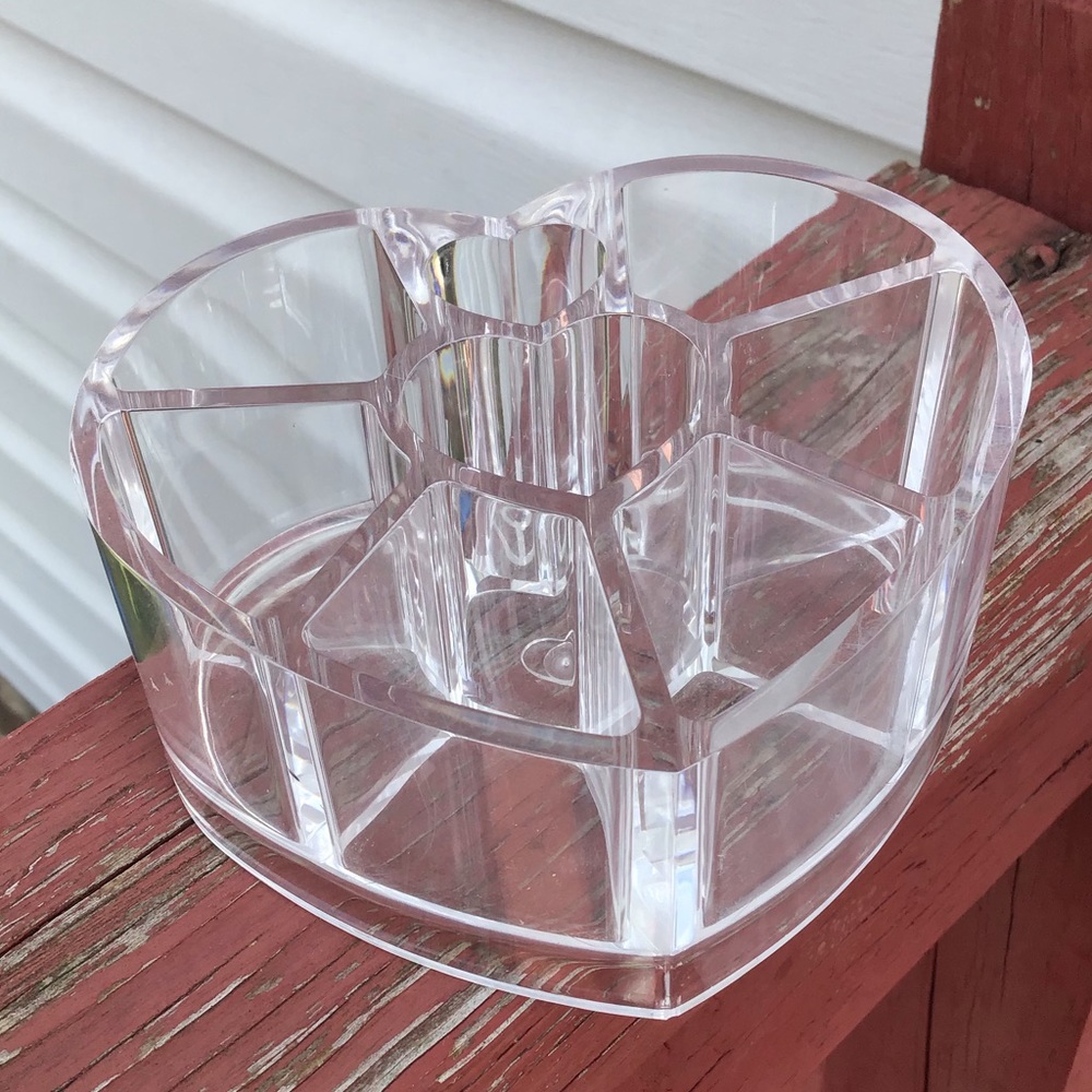 [USED] Heart Shaped Makeup Organizer